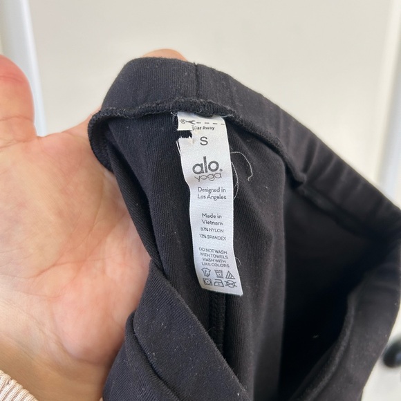 Alo Yoga Airbrush High Waist Cinch Flare Legging in Black - Picture 10 of 10